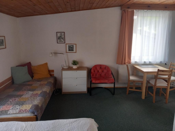 lůžkový s výhledem na hory 